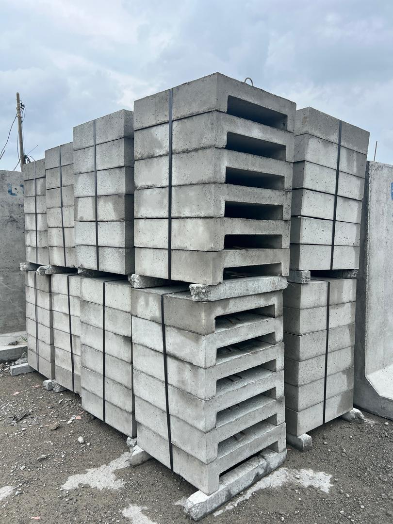 LTH Concrete Dustbin Tray Stockyard