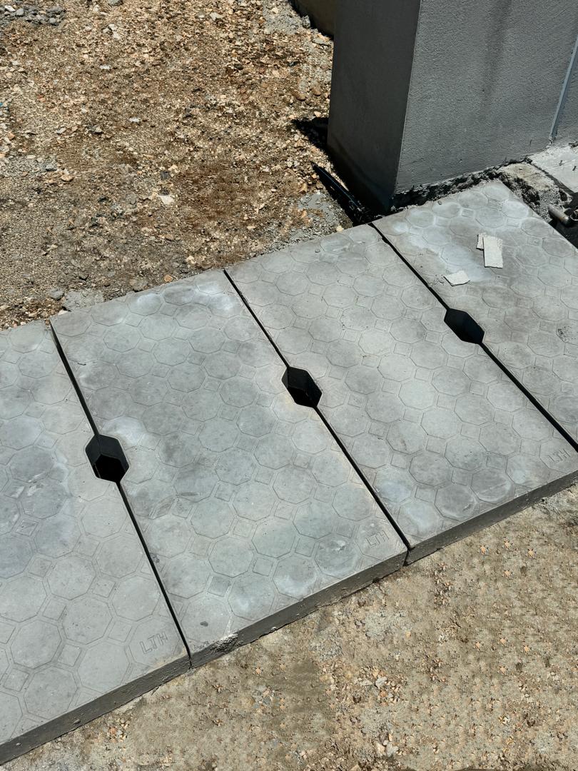 LTH Honeycomb slab concrete lid 2