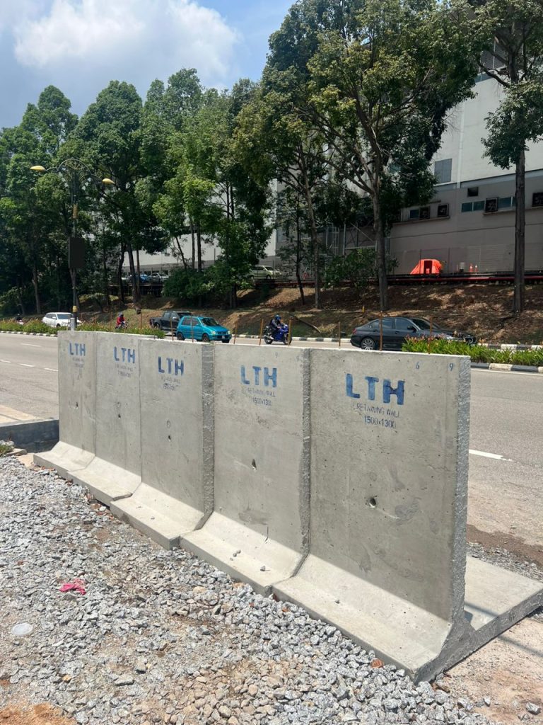 L-Shape Retaining Wall