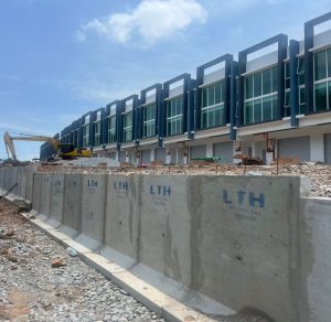 L shape retaining wall