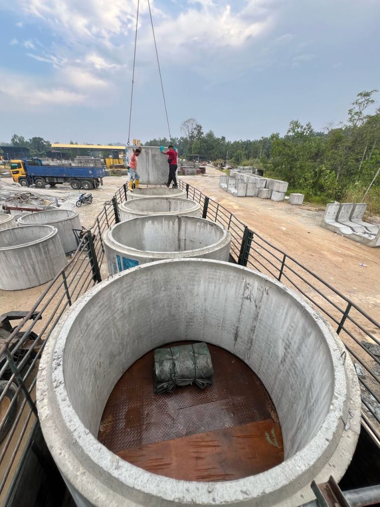 Tons of LTH Pipe Culvert on a lorry