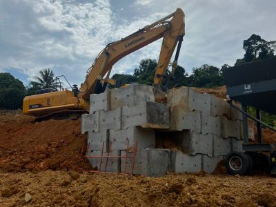 Constructing a wall using LTH Wall Block